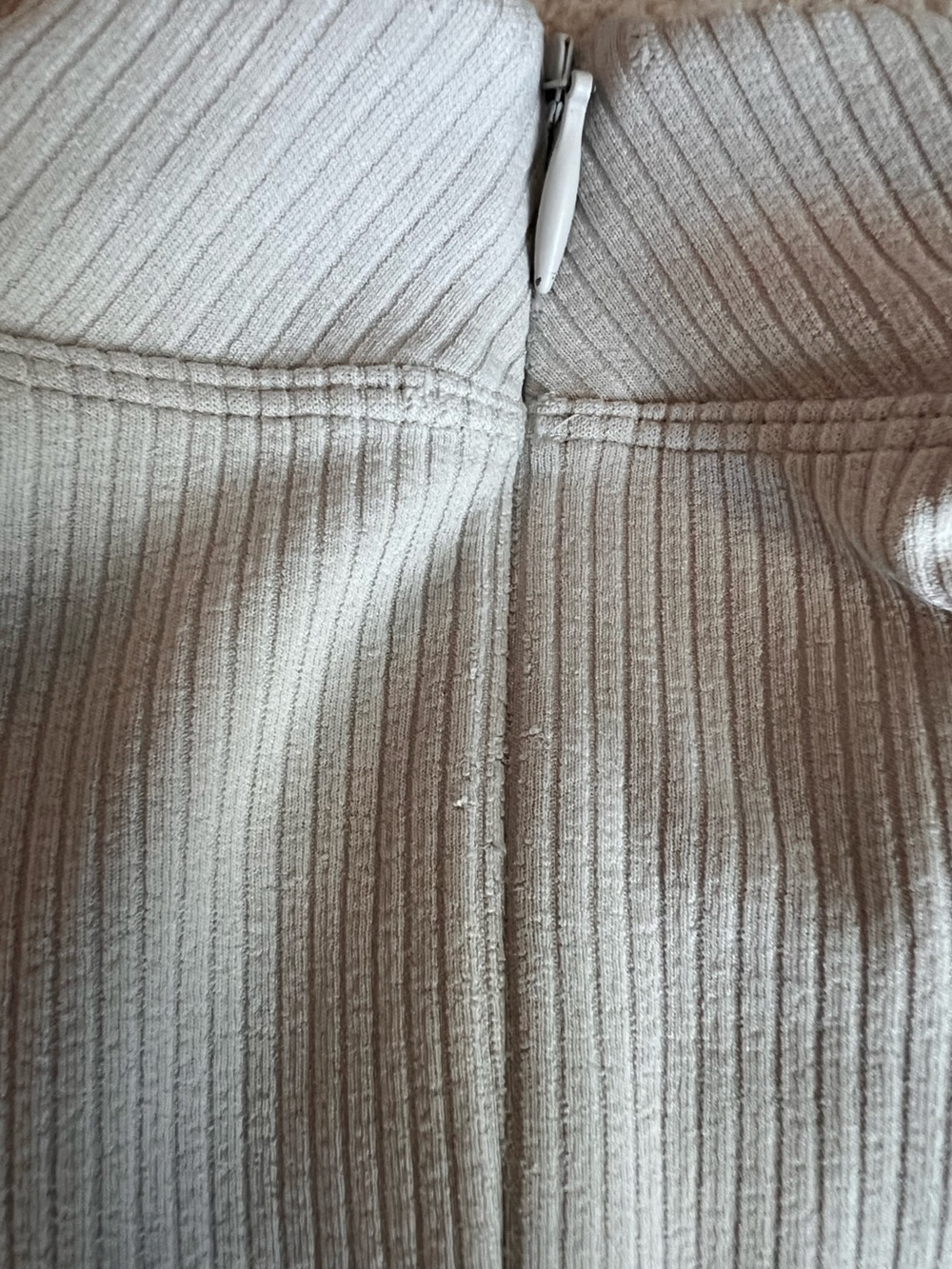 Lululemon Ribbed Softstreme Mockneck Cropped Tank Top Bone Women’s Small - Picture 11 of 14
